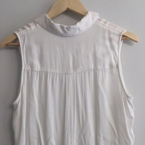 Lord & Taylor Petites Sleeveless Button Down Shirt - Picture 5 of 9